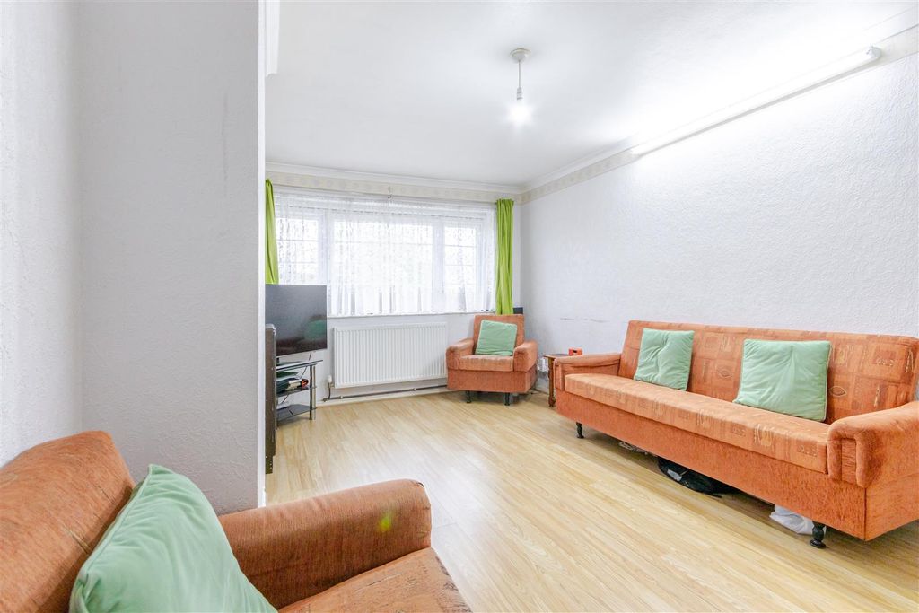 Property photo 3 of 19 Headstone Lane