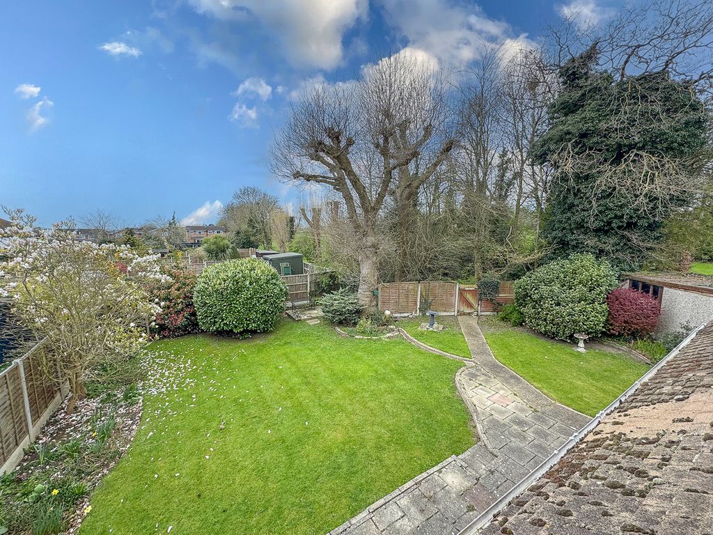 Property photo 2 of 25