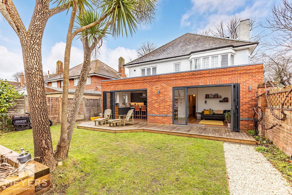 Property photo 1 of 30