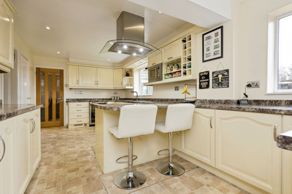 Property photo 3 of 23