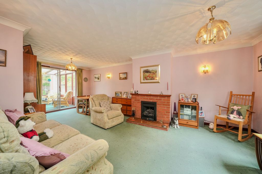 Property photo 2 of 28