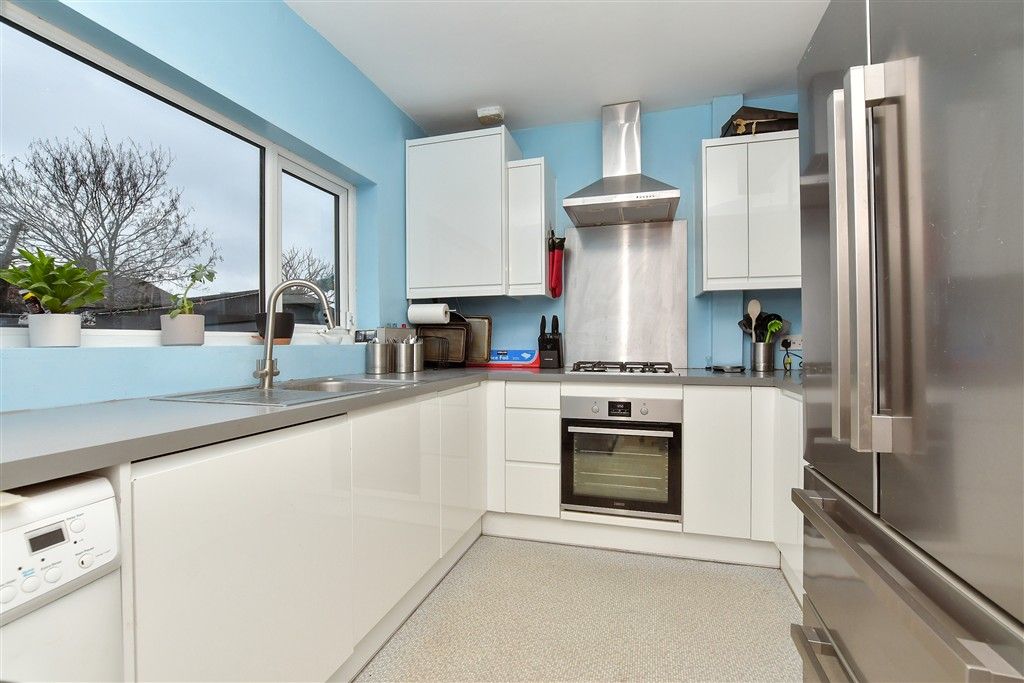 Property photo 3 of 12 Kitchen