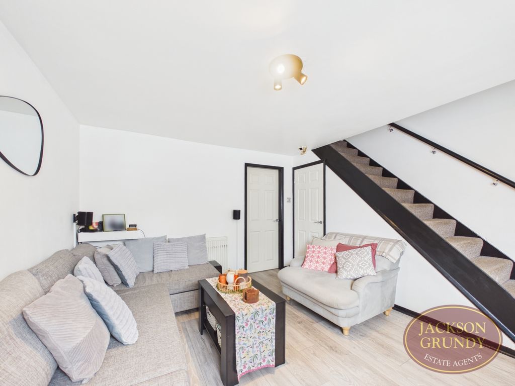 Property photo 3 of 13 Lowlands Close