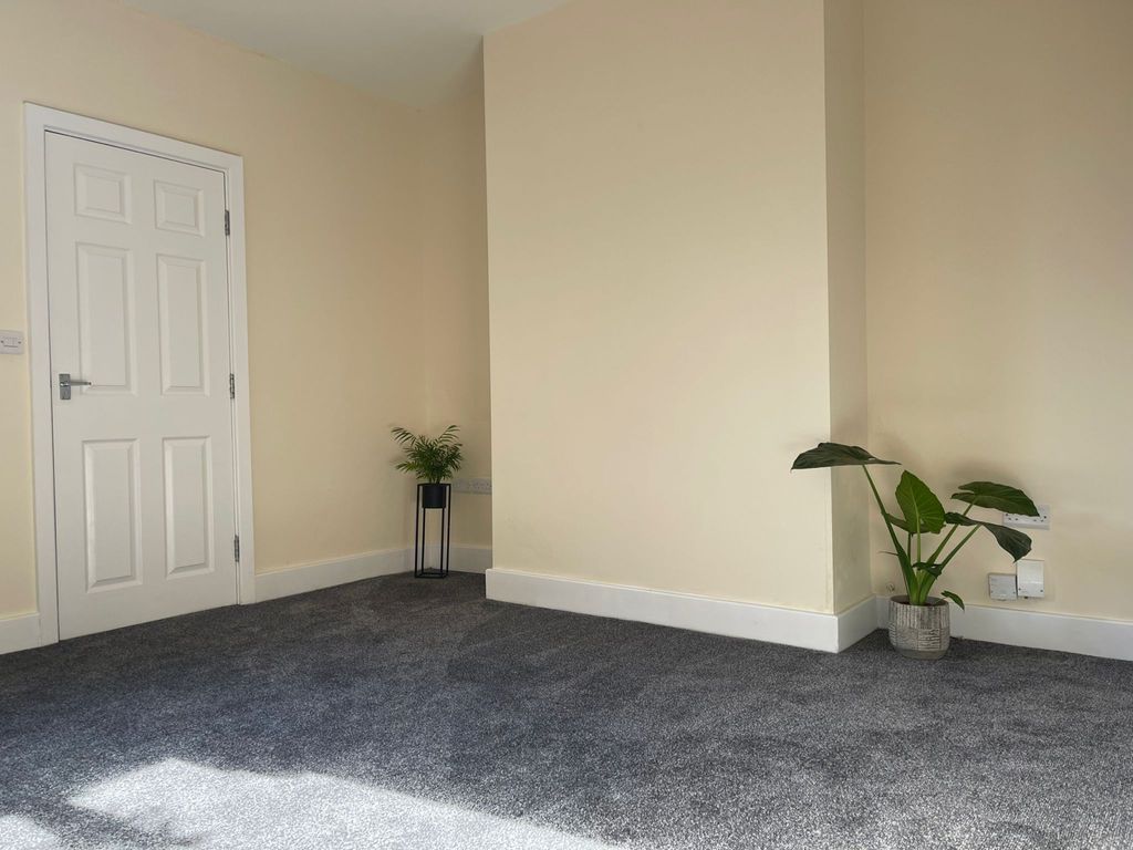 Property photo 3 of 8 Gallery