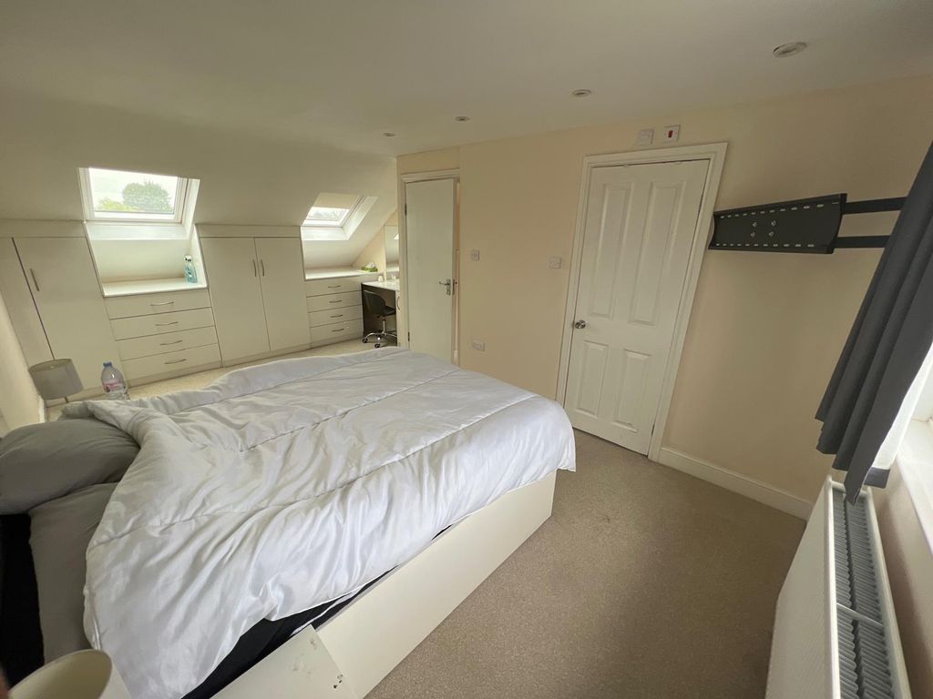Property photo 3 of 12 Gallery