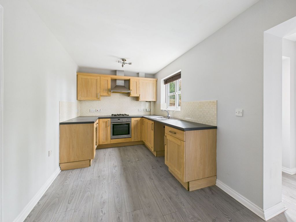 Property photo 3 of 11 Kitchen