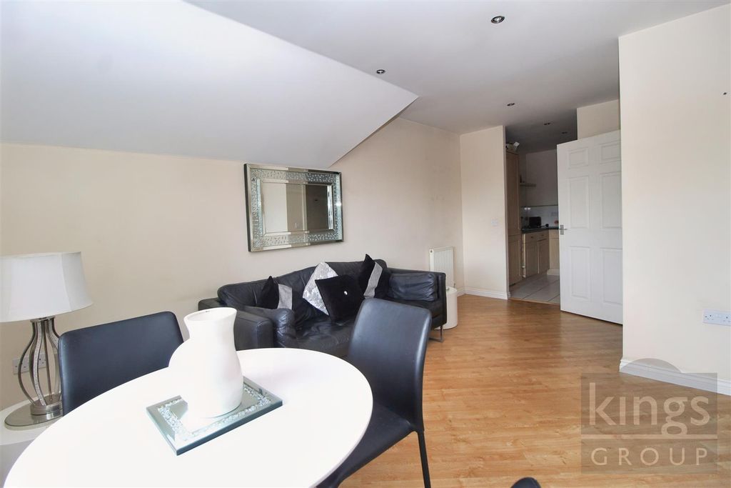 Property photo 3 of 10 Lounge / Diner