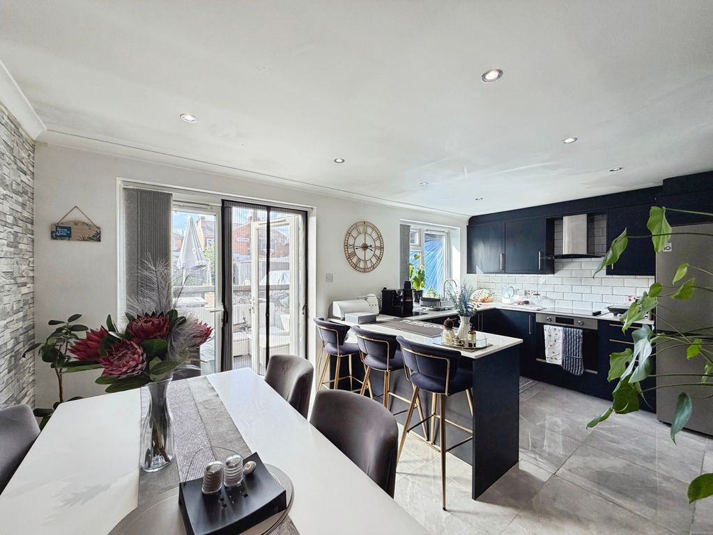 Property photo 2 of 14 Pbox-Img.Jpg