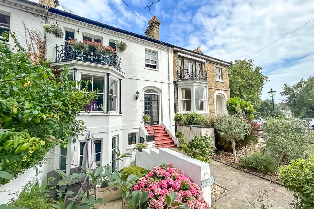 Property photo 1 of 19 Front