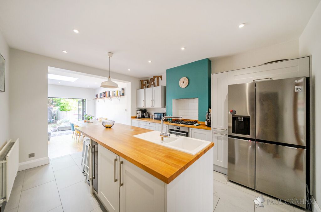 Property photo 2 of 22 3287d2cc-Ba7F-4544-Bc51-c53Bfe7B3F90
