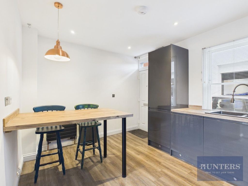 Property photo 1 of 11 Kitchen / Dining Area