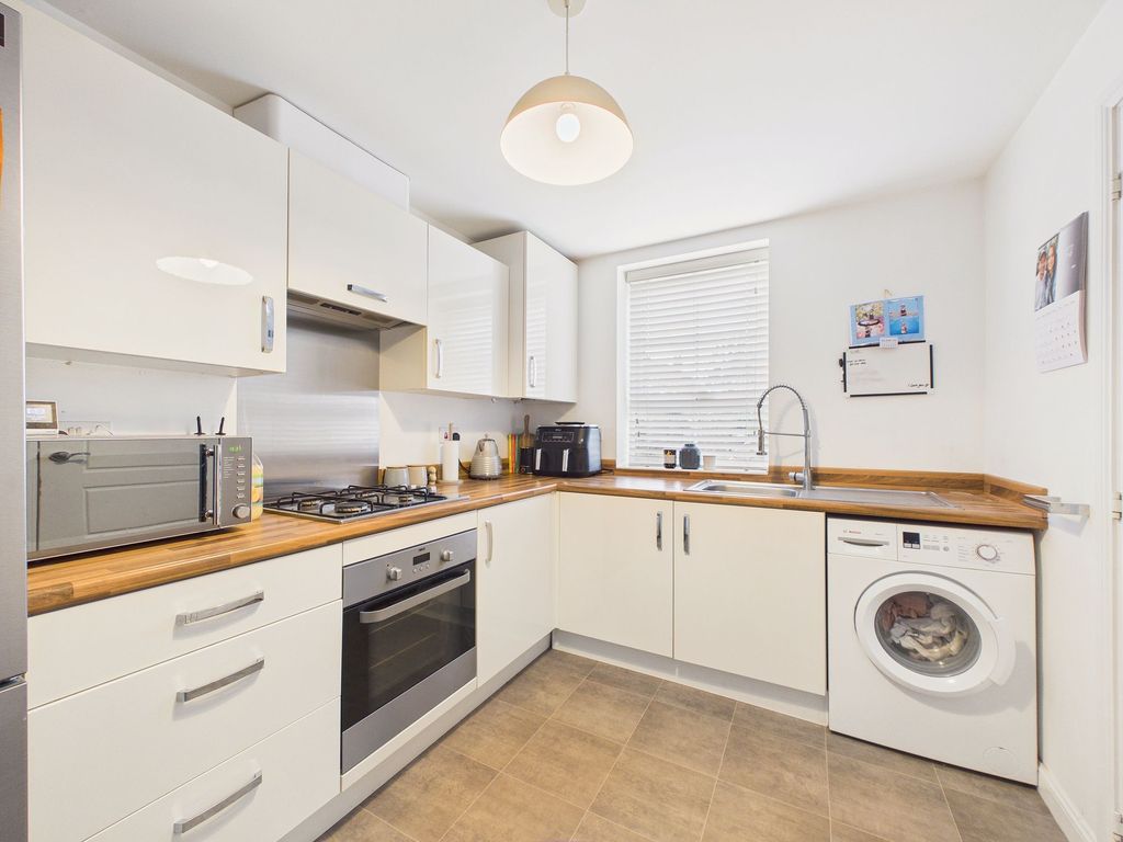 Property photo 3 of 12 Kitchen