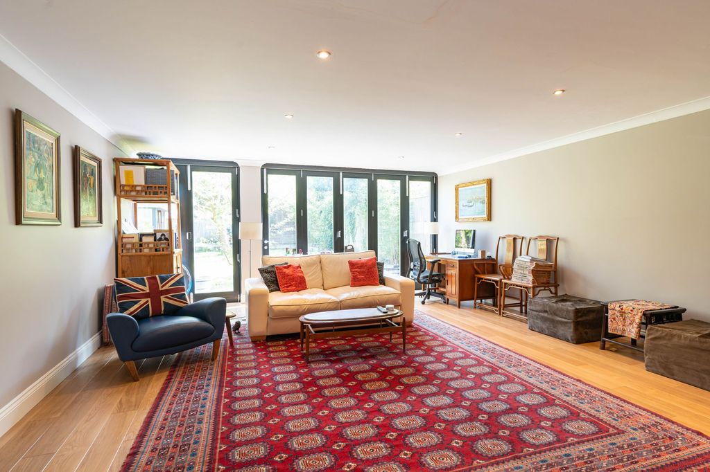 Property photo 2 of 9