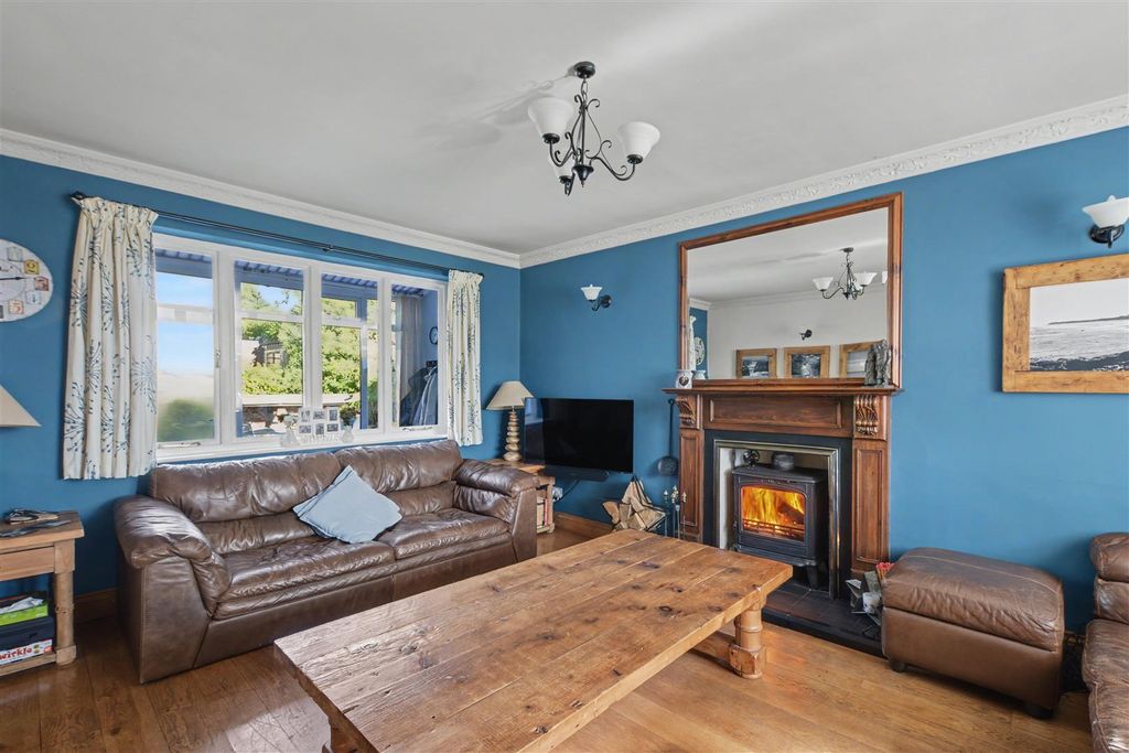 Property photo 2 of 36 Sitting Room