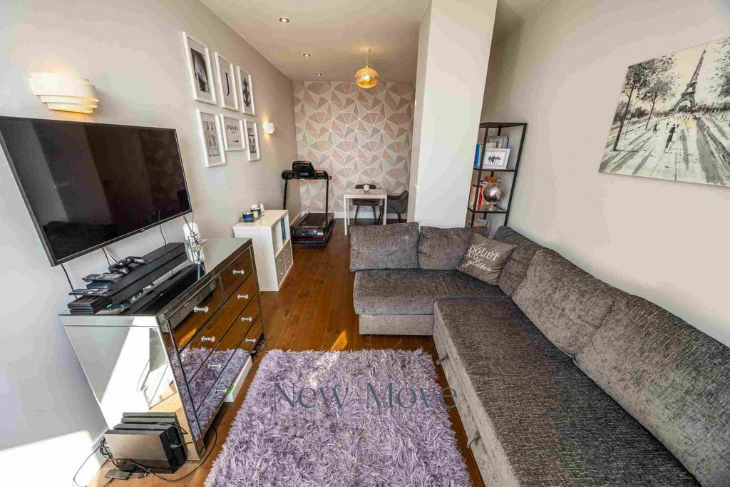 Property photo 2 of 11 Media