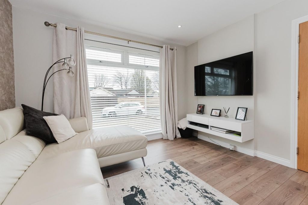 Property photo 2 of 12 Lounge