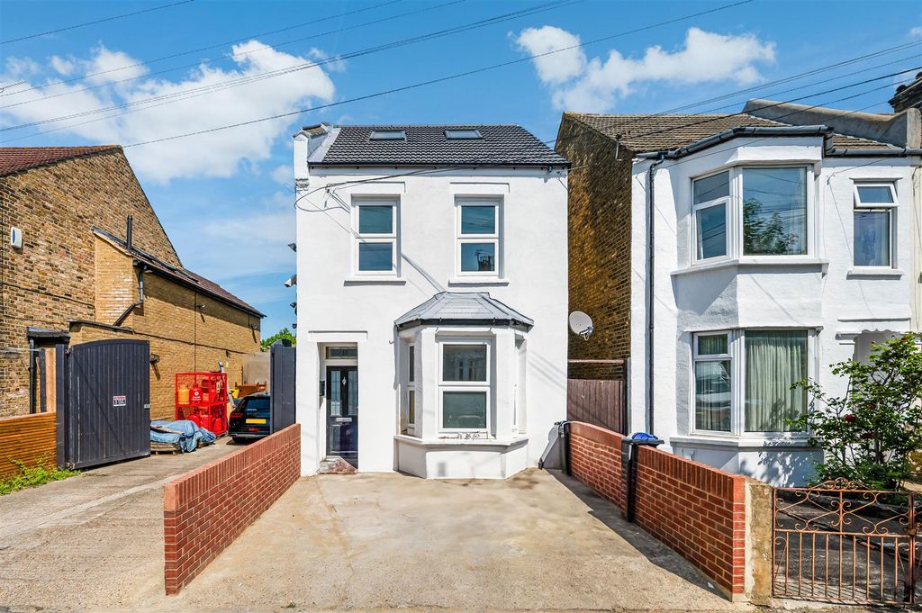 Property photo 2 of 11 Dryden Road (1).Jpg