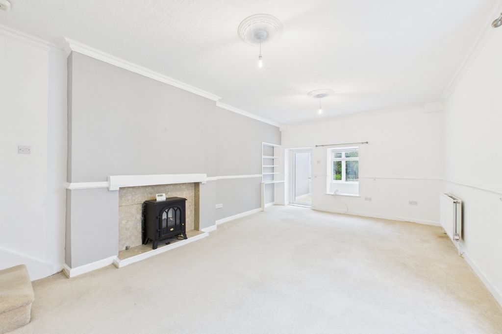 Property photo 2 of 10 Living/Dining Room