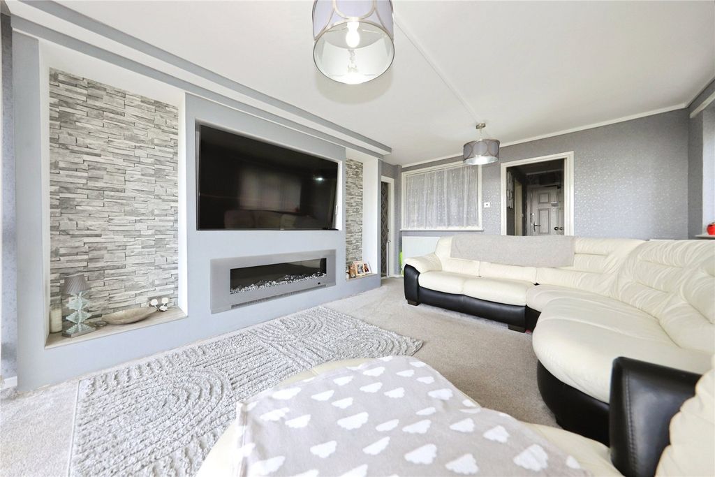 Property photo 2 of 13 Lounge