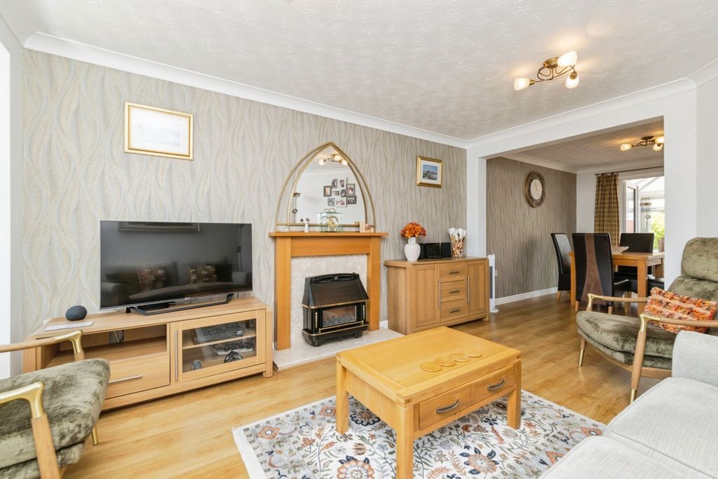 Property photo 3 of 19 Pbox-Img.Jpg