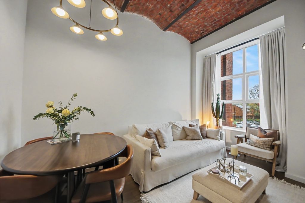 Property photo 1 of 17 Img_5105