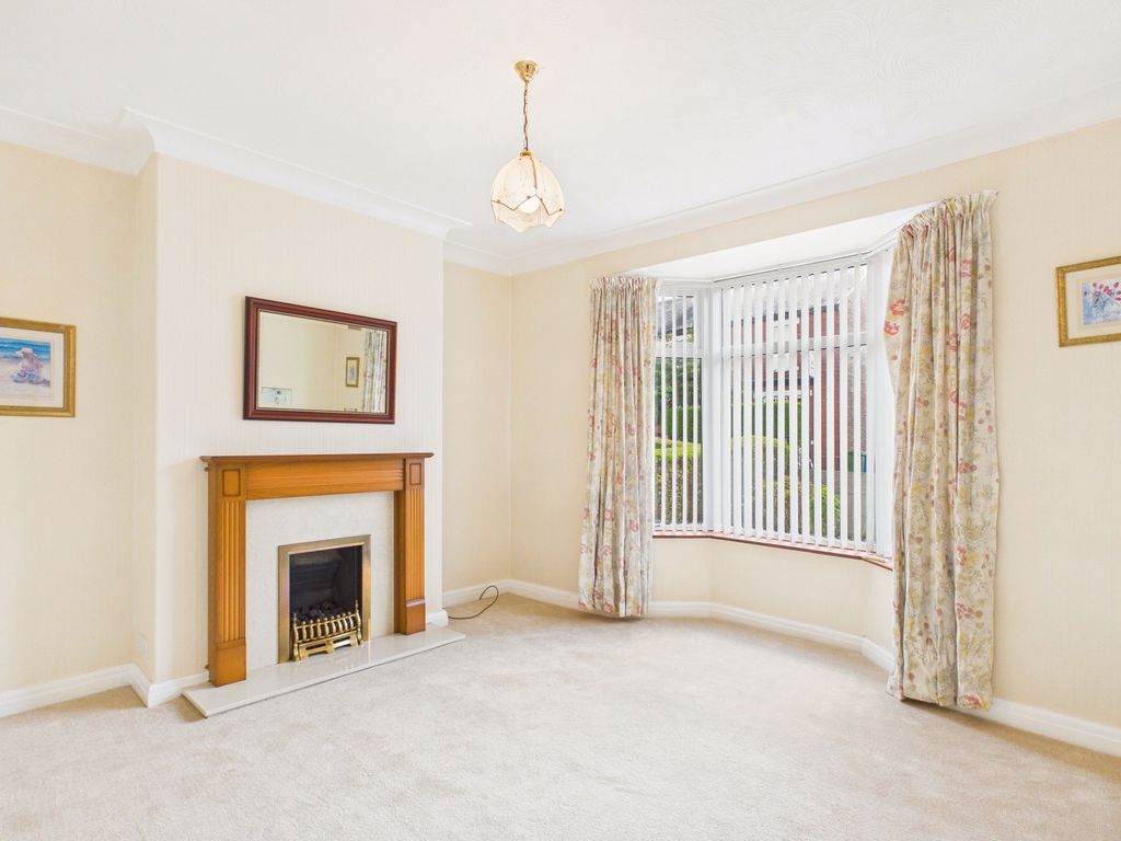Property photo 2 of 9 Ewemove - Park Road - Living Room
