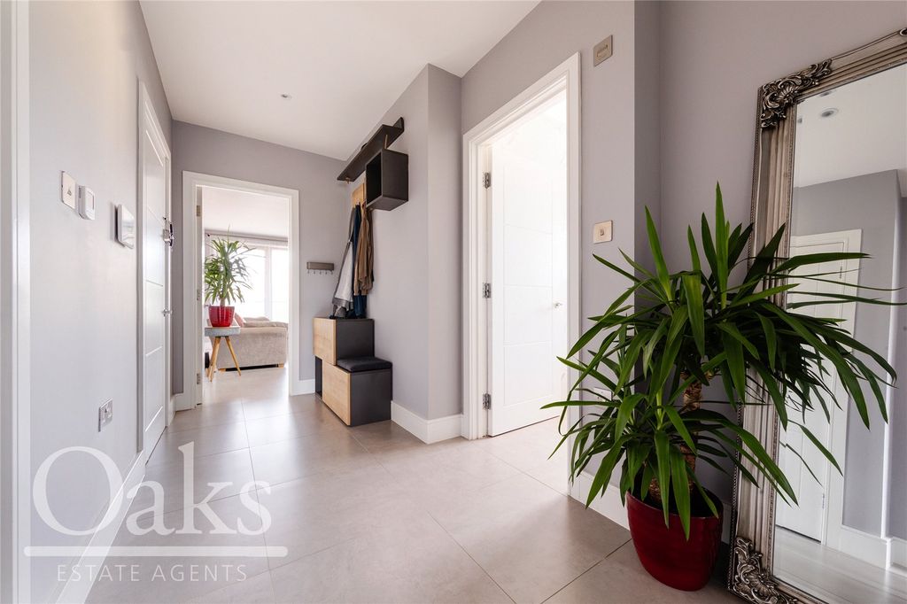 Property photo 3 of 9 Hallway