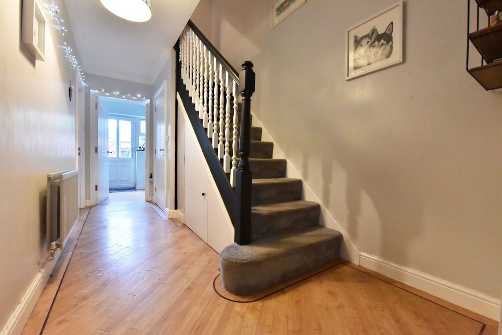 Property photo 2 of 25