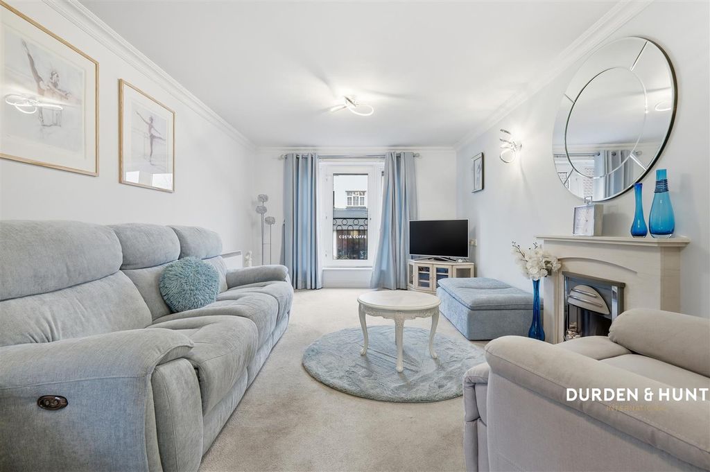 Property photo 3 of 14 Victoria Road