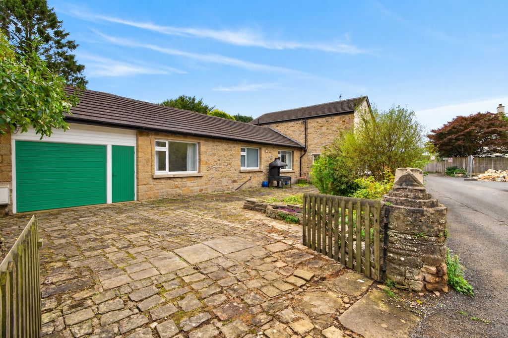 Property photo 2 of 25