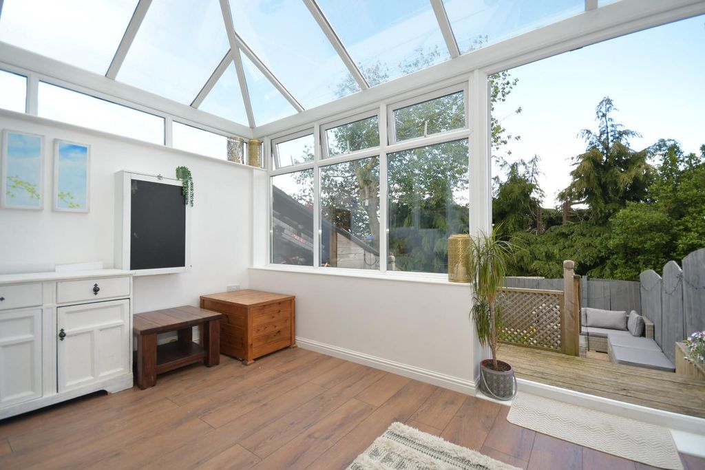 Property photo 2 of 17 Conservatory 01.Jpg