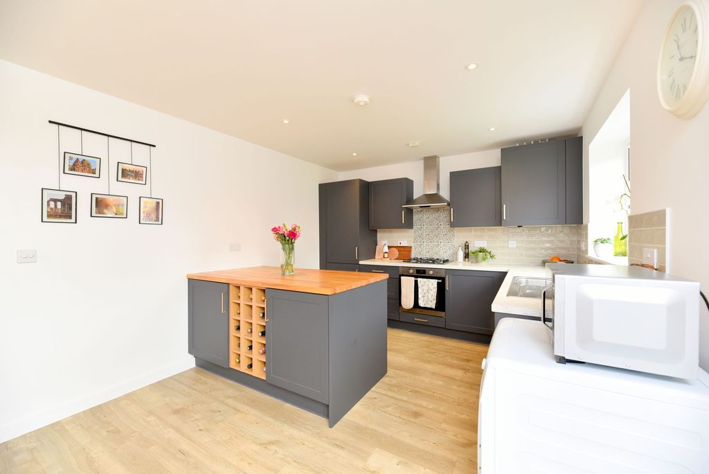 Property photo 2 of 23