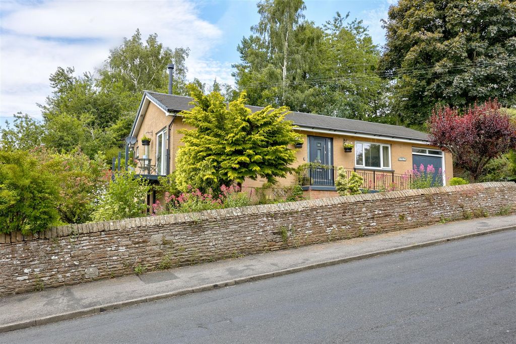 Property photo 1 of 20 Silver Birch Ext_7.Jpg
