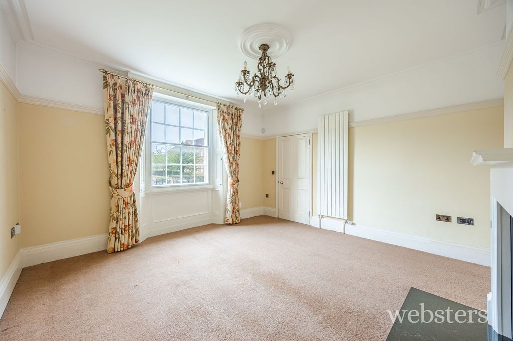 Property photo 3 of 28