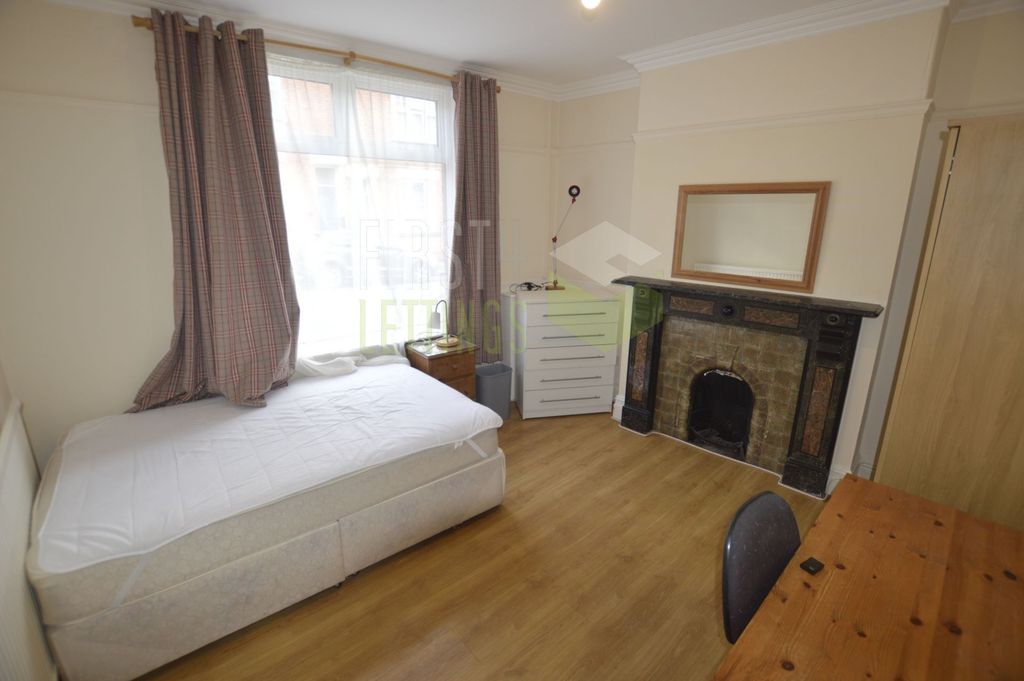 Property photo 3 of 10 Bedroom