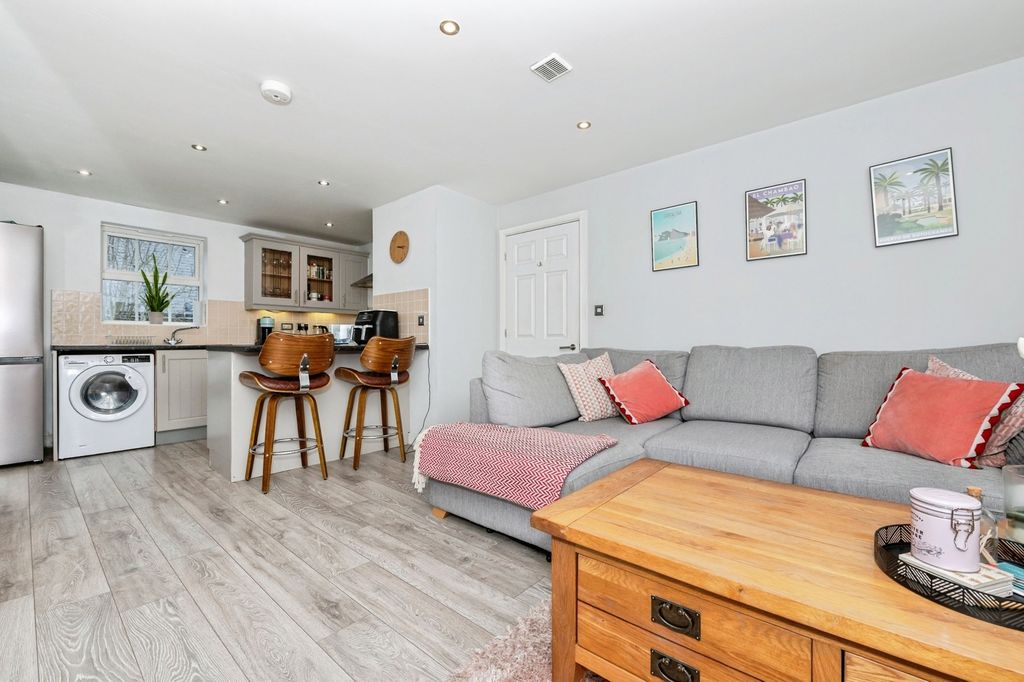 Property photo 3 of 13 Pbox-Img.Jpg