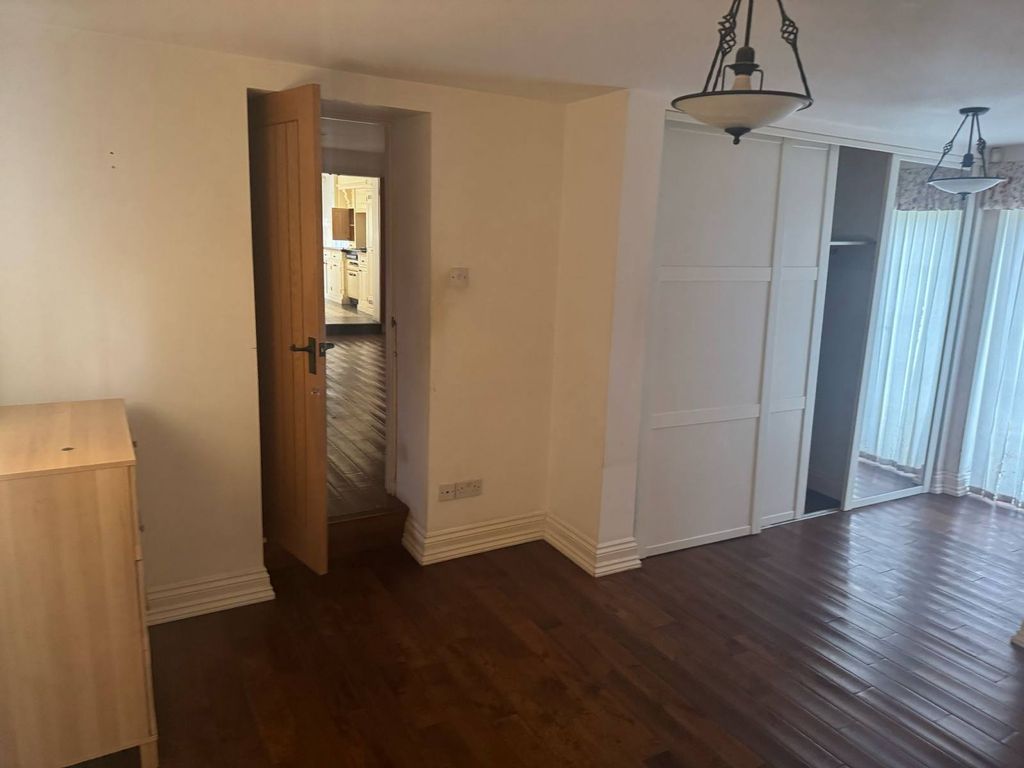 Property photo 3 of 13 Gallery