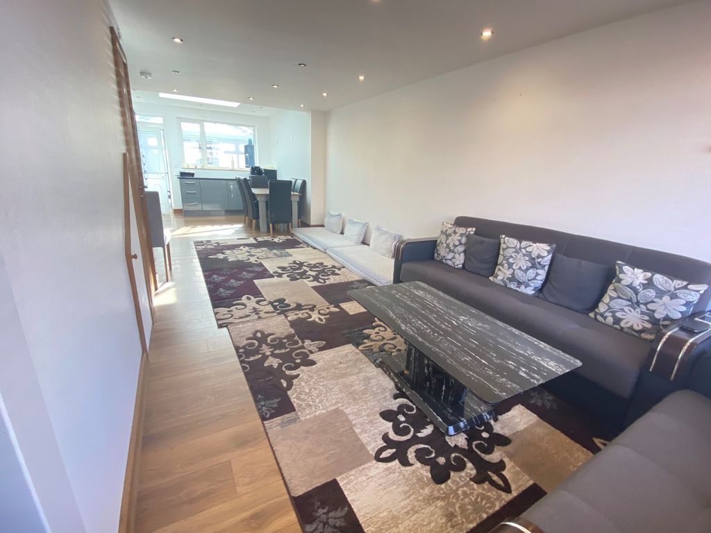 Property photo 2 of 11 Gallery