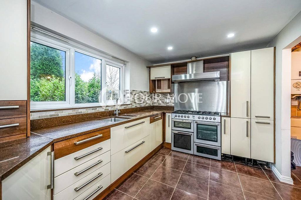 Property photo 2 of 5 Kitchen