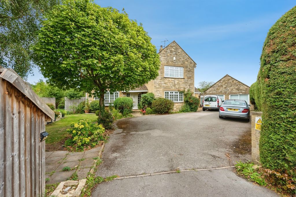 Property photo 2 of 25