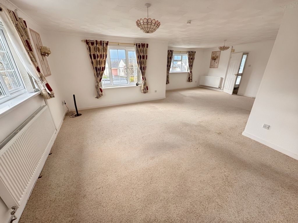 Property photo 3 of 12 Lounge/Diner