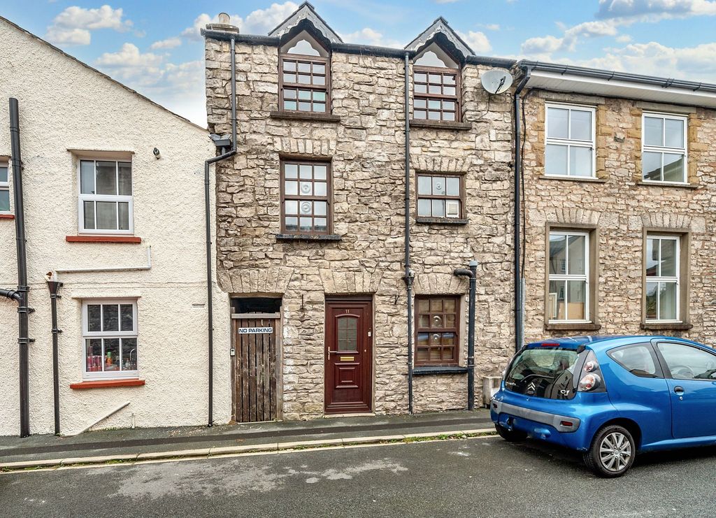 Property photo 2 of 17