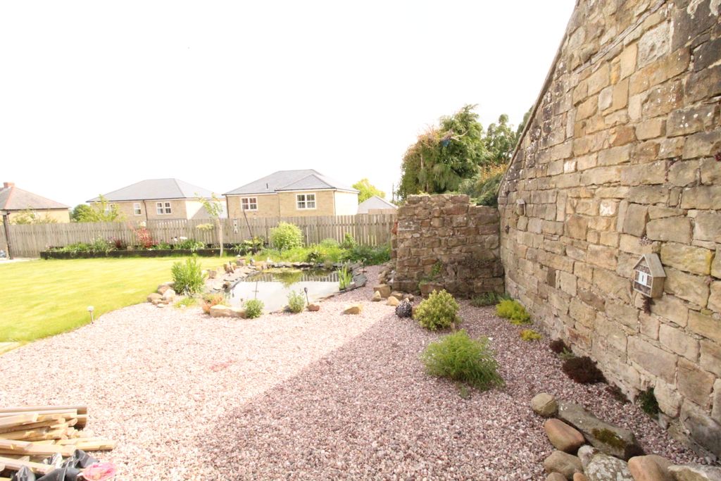 Property photo 2 of 28