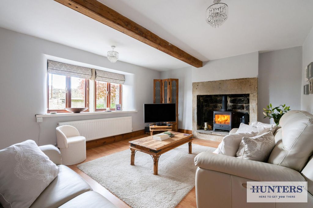 Property photo 3 of 17 Living Room