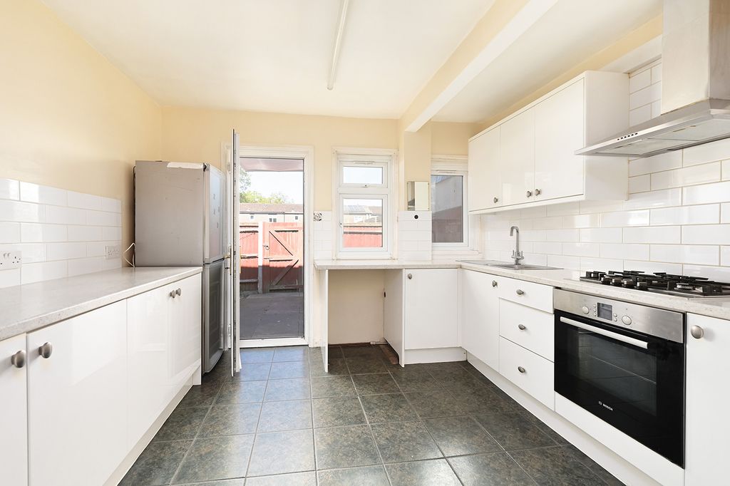 Property photo 3 of 8 24 Hearsey Gardens (8) - Copy