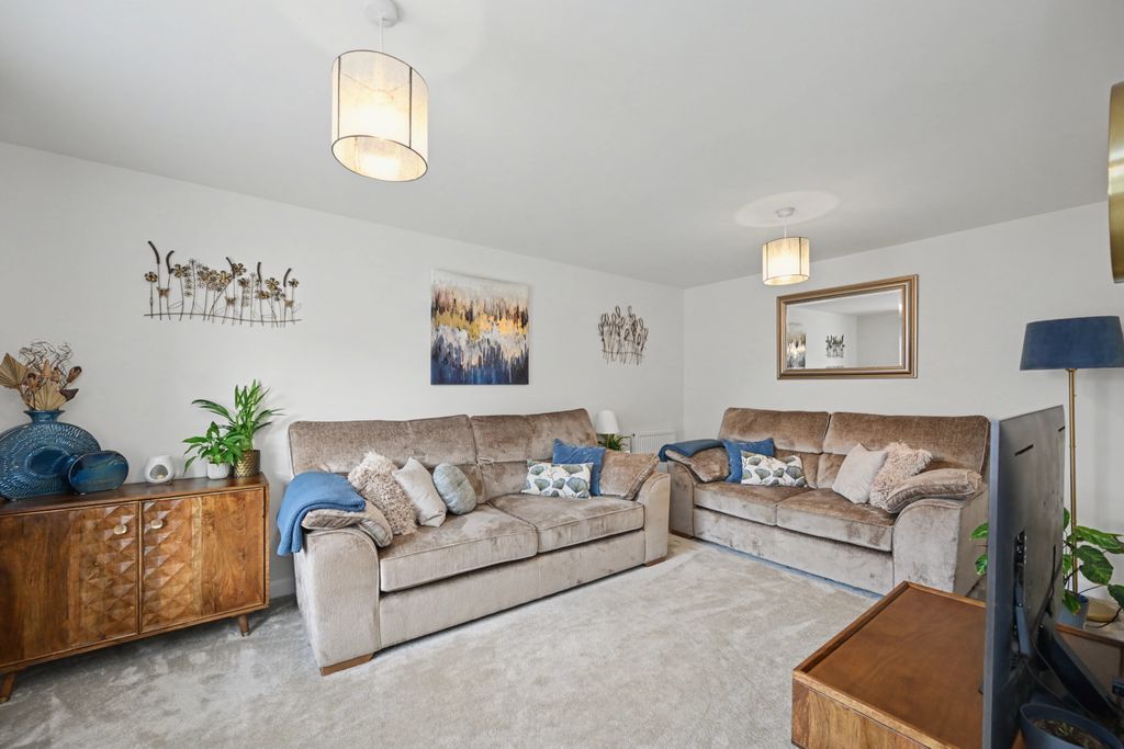 Property photo 3 of 25