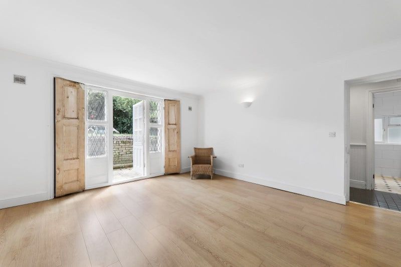 Property photo 3 of 8 Photo 3