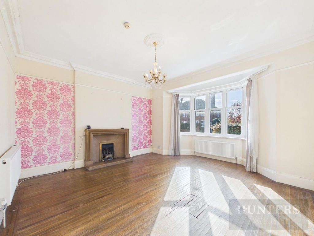 Property photo 2 of 28 Cam02804G0-Pr0480-Still021.Jpg