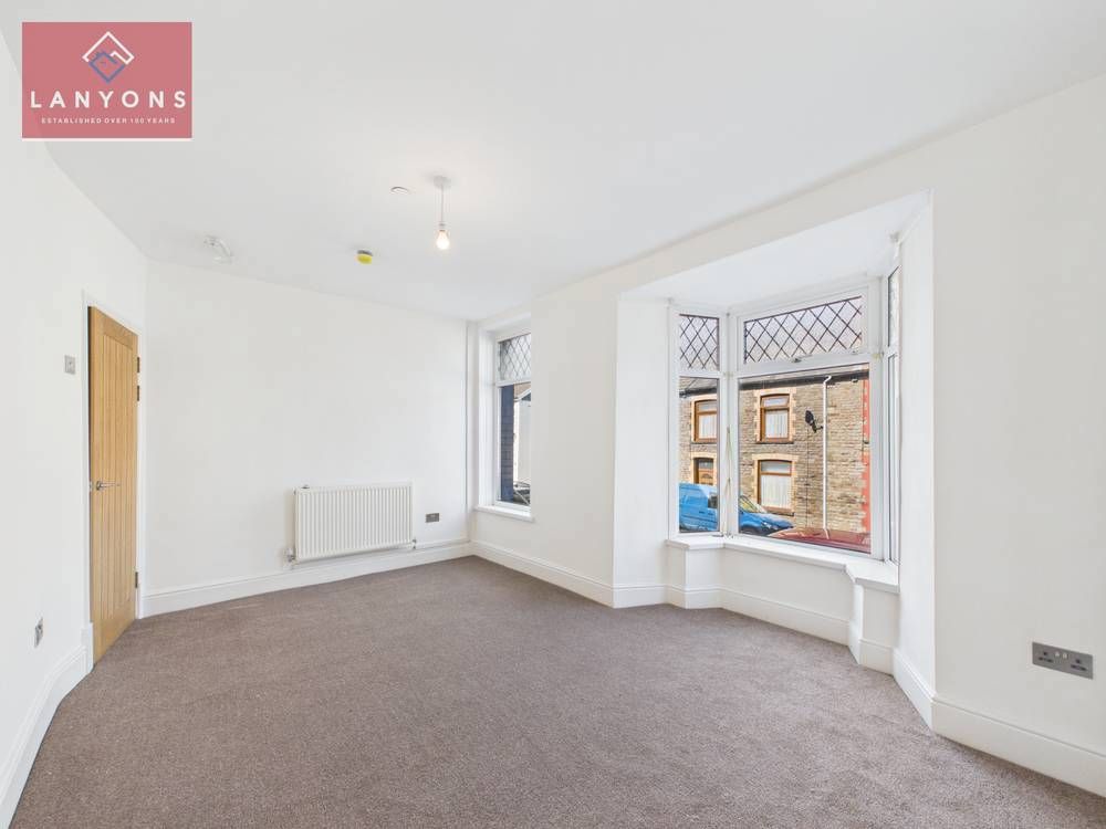 Property photo 2 of 12 Giraffe360-Still001
