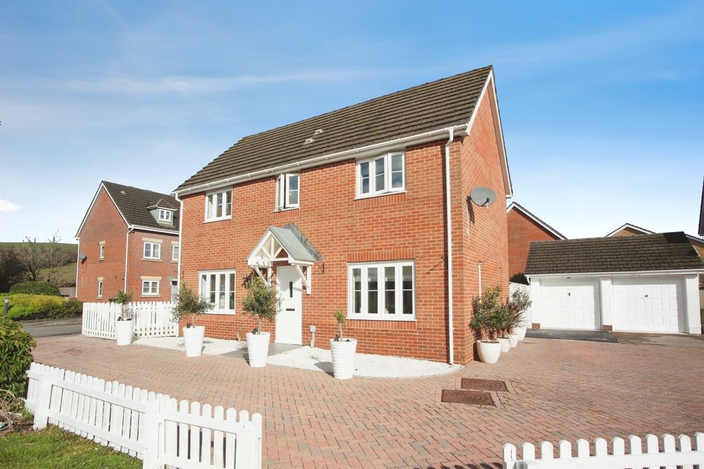 Property photo 1 of 30